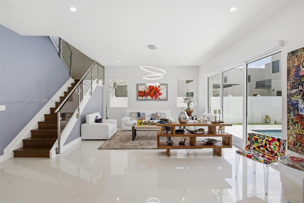 7472 NW 100th Ave, Doral, FL 33178 Photo