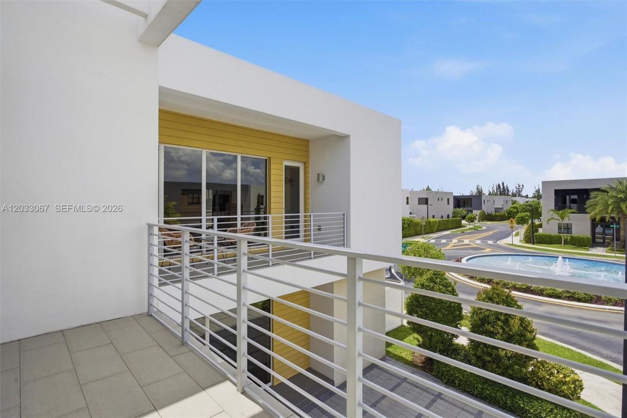 7472 NW 100th Ave, Doral, FL 33178 Photo