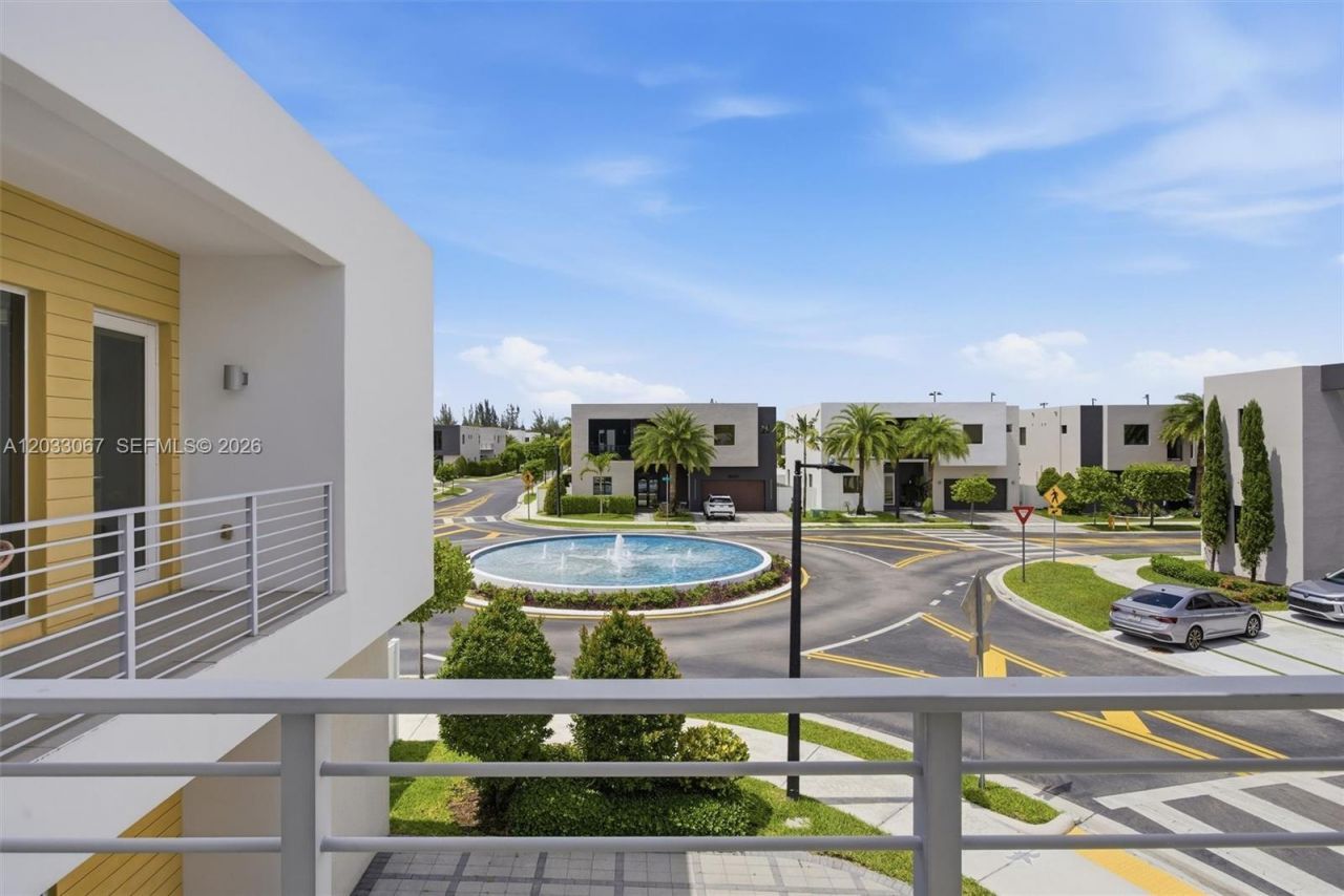 7472 NW 100th Ave, Doral, FL 33178 Photo