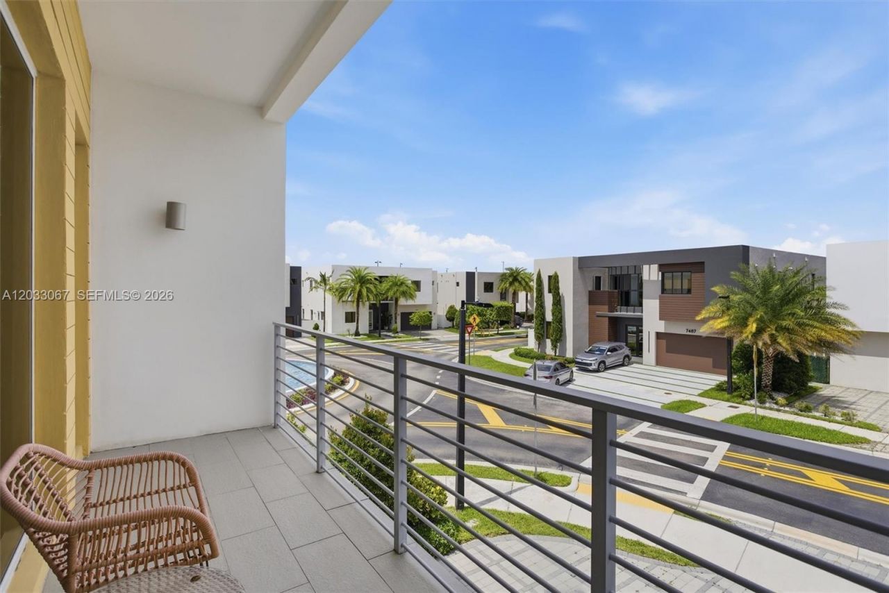 7472 NW 100th Ave, Doral, FL 33178 Photo
