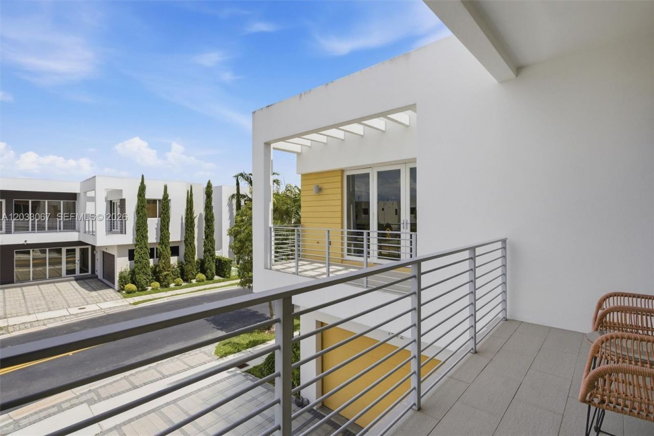 7472 NW 100th Ave, Doral, FL 33178 Photo
