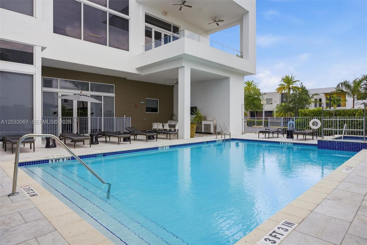 7472 NW 100th Ave, Doral, FL 33178 Photo