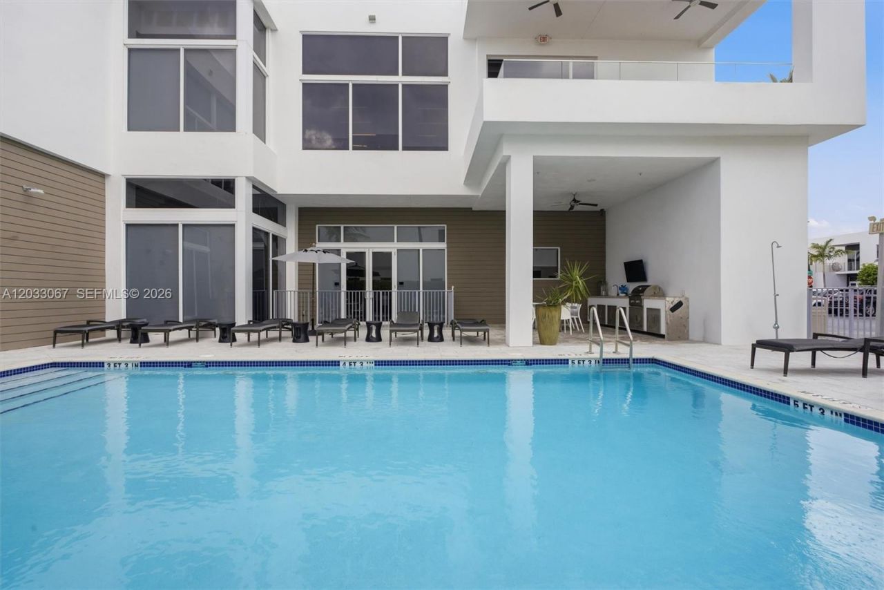 7472 NW 100th Ave, Doral, FL 33178 Photo
