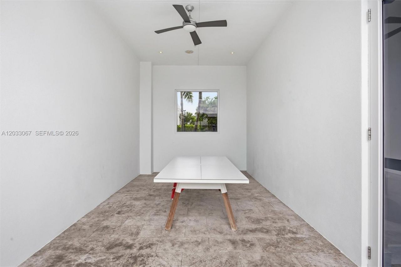 7472 NW 100th Ave, Doral, FL 33178 Photo
