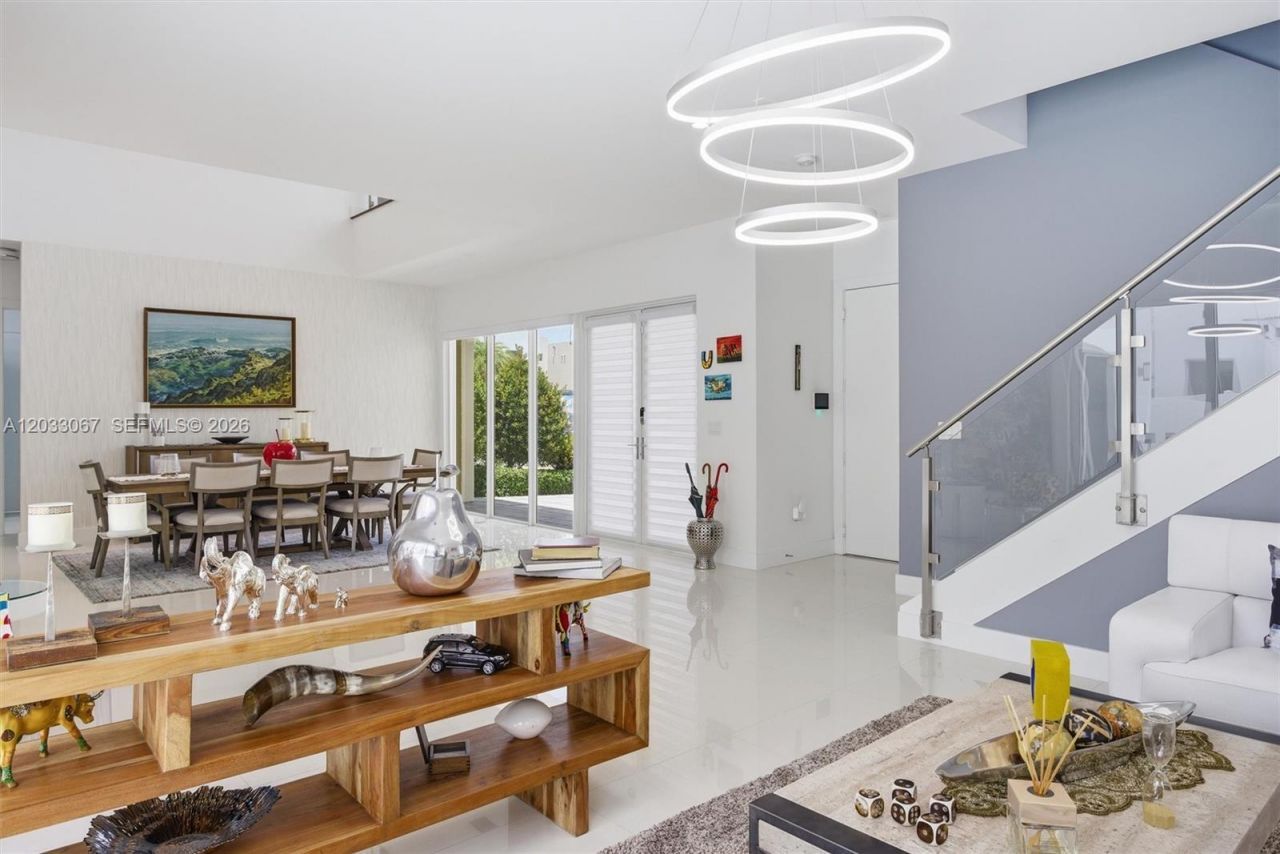 7472 NW 100th Ave, Doral, FL 33178 Photo