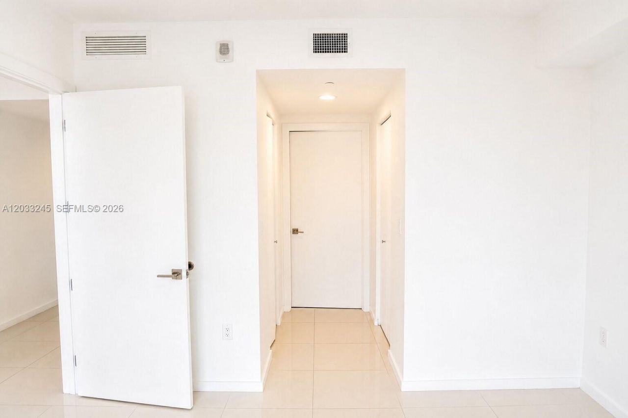 5300 Paseo Blvd , Unit 1701, Doral, FL 33166 Photo