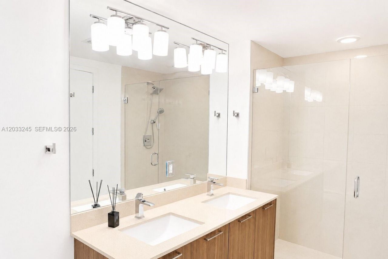 5300 Paseo Blvd , Unit 1701, Doral, FL 33166 Photo
