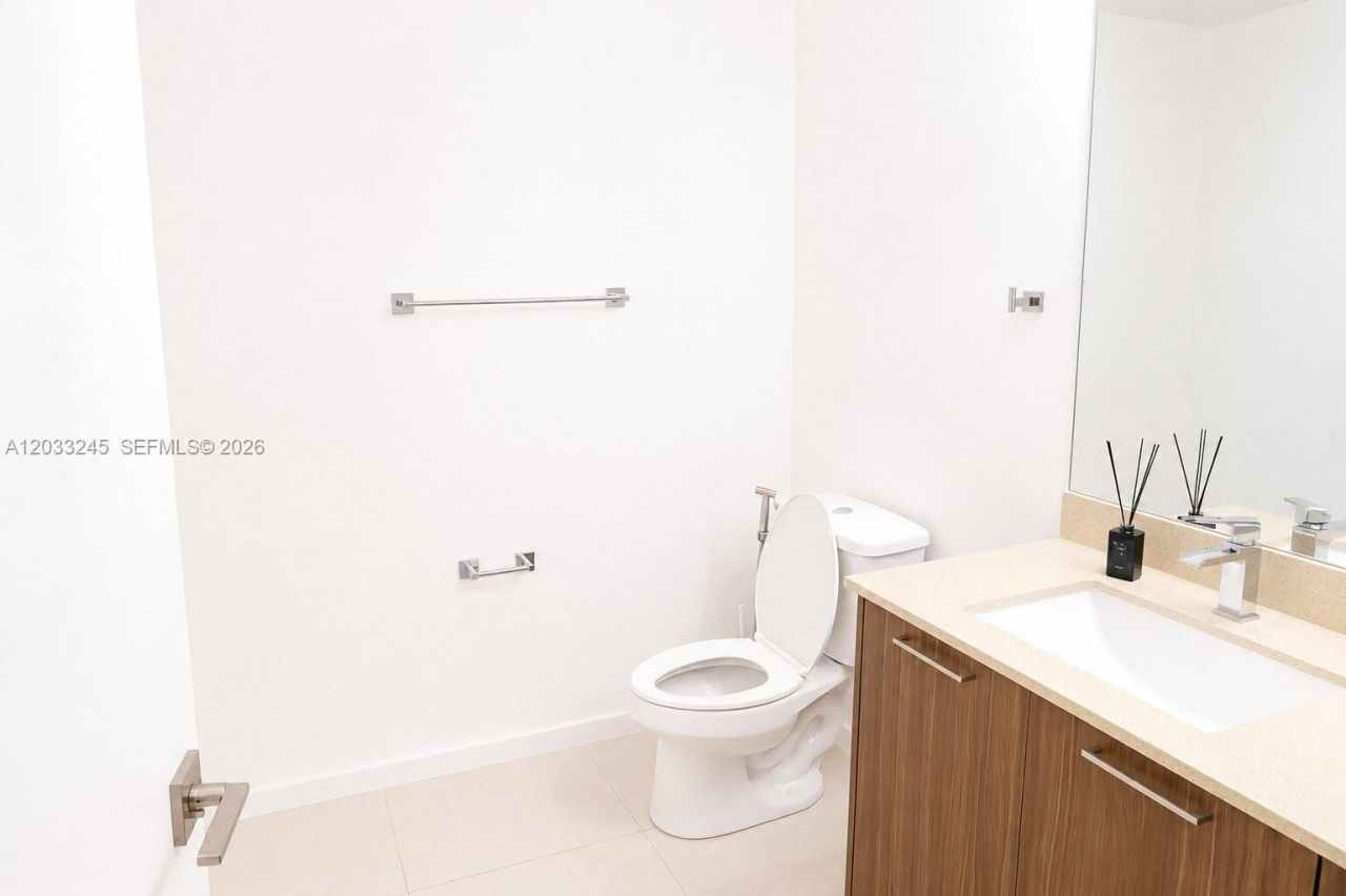 5300 Paseo Blvd , Unit 1701, Doral, FL 33166 Photo