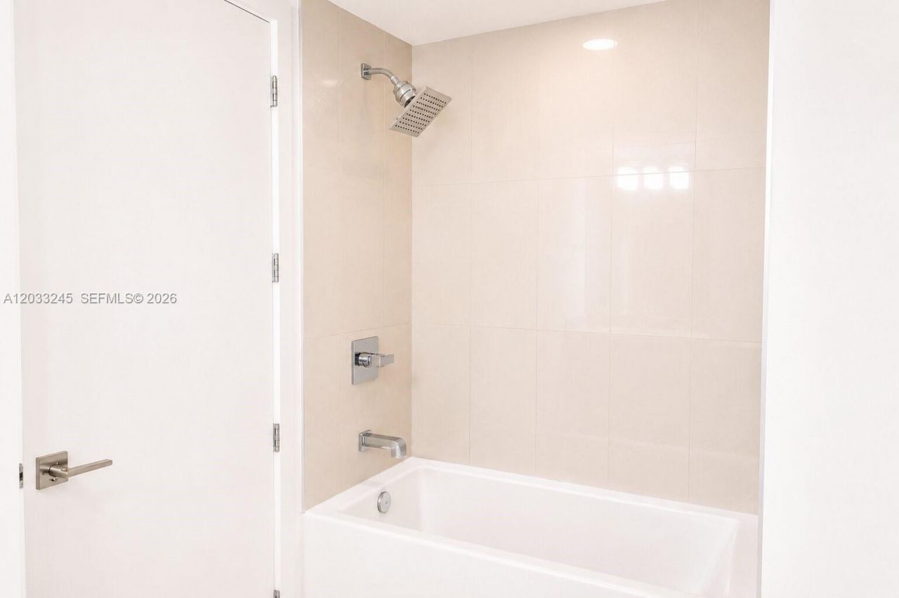 5300 Paseo Blvd , Unit 1701, Doral, FL 33166 Photo