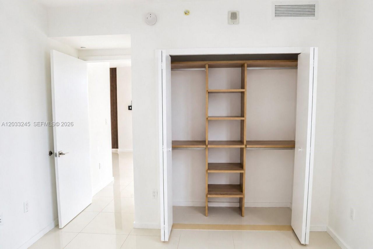 5300 Paseo Blvd , Unit 1701, Doral, FL 33166 Photo