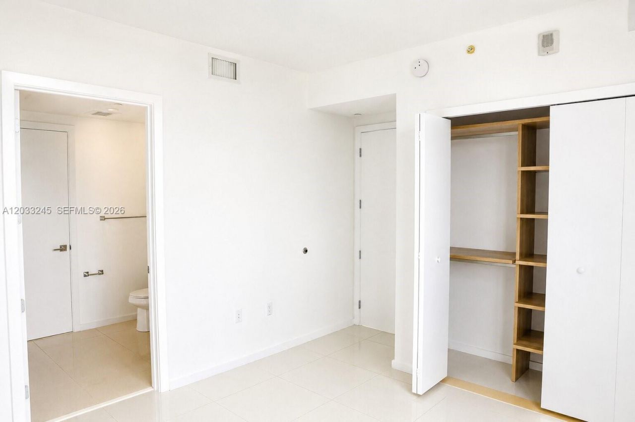 5300 Paseo Blvd , Unit 1701, Doral, FL 33166 Photo