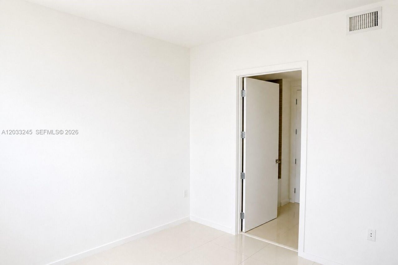 5300 Paseo Blvd , Unit 1701, Doral, FL 33166 Photo
