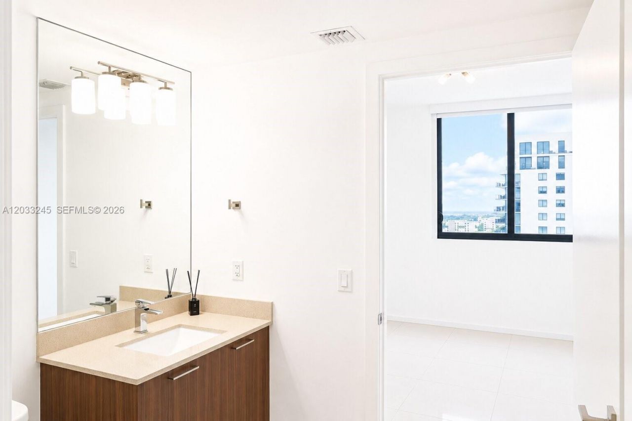 5300 Paseo Blvd , Unit 1701, Doral, FL 33166 Photo