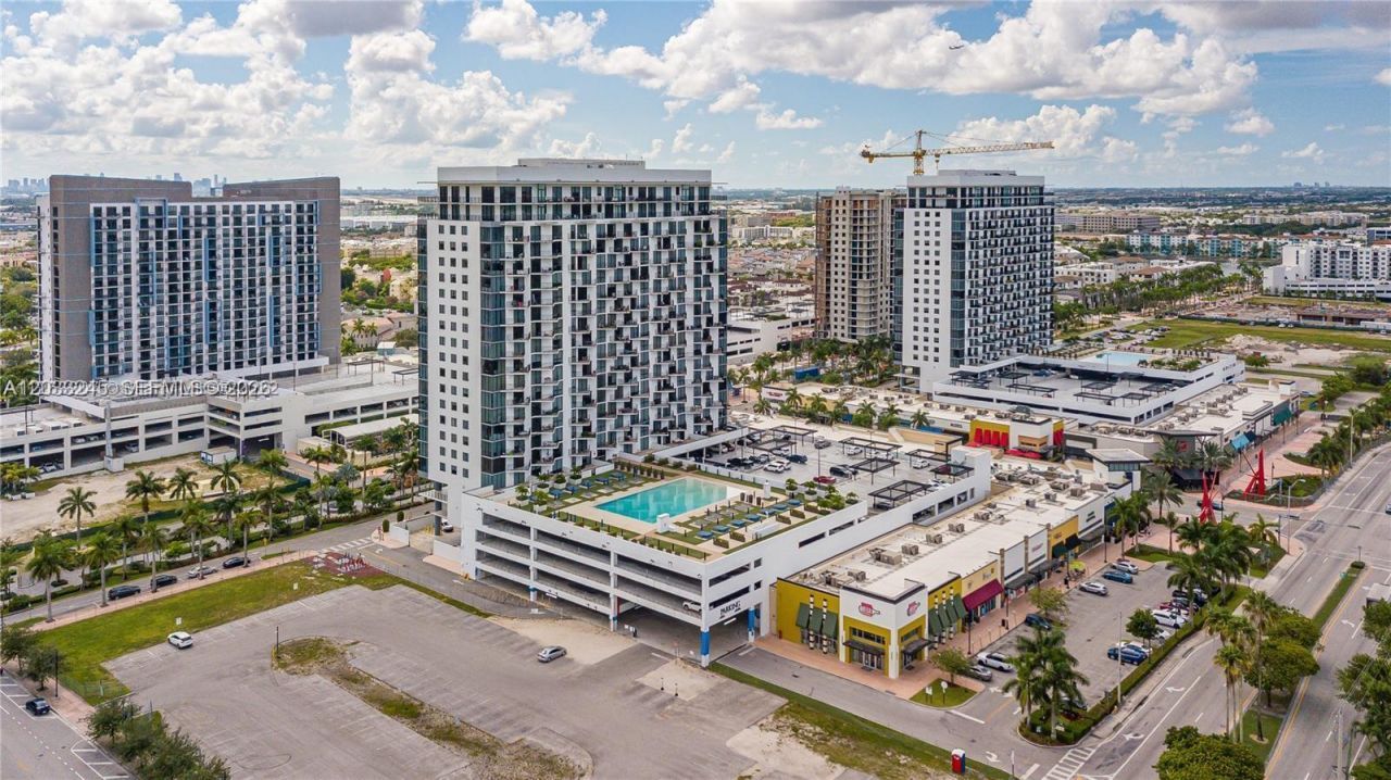 5300 Paseo Blvd , Unit 1701, Doral, FL 33166 Photo