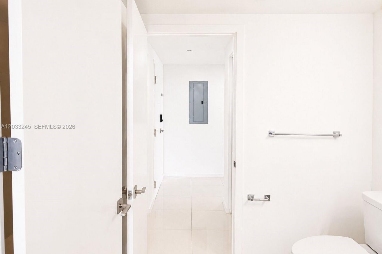 5300 Paseo Blvd , Unit 1701, Doral, FL 33166 Photo