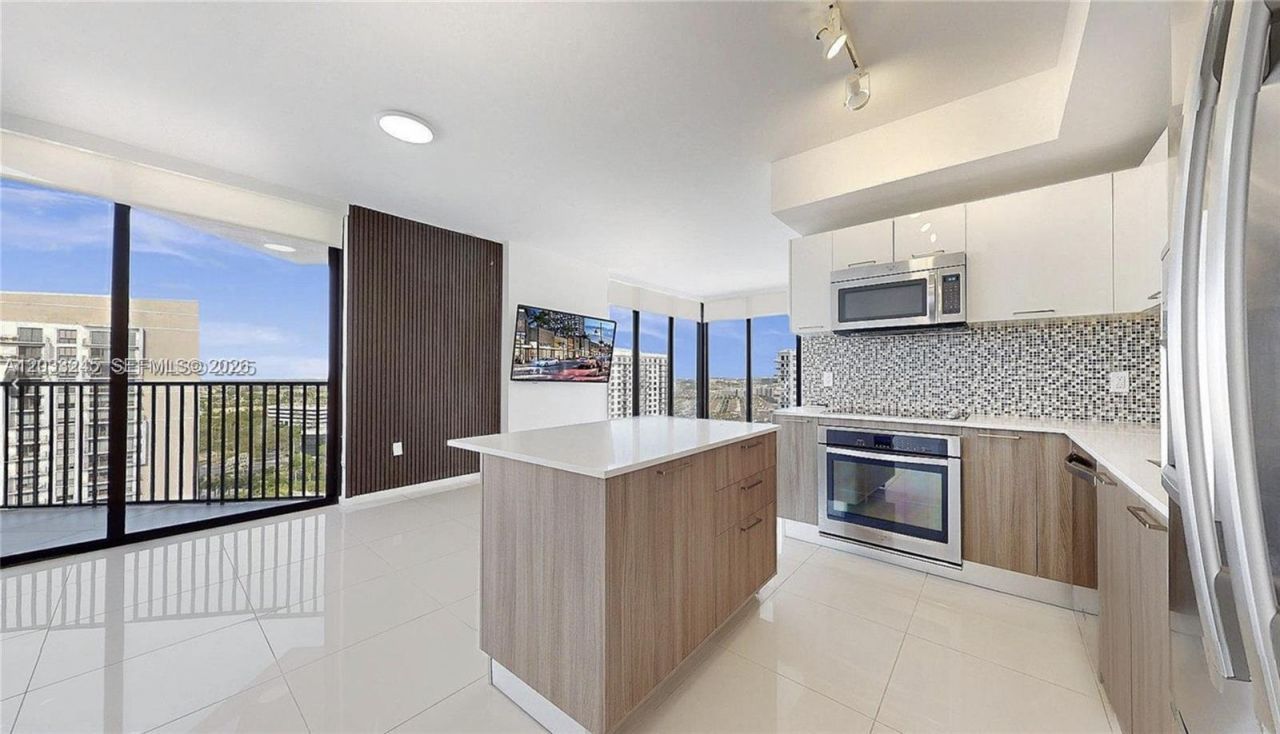 5300 Paseo Blvd , Unit 1701, Doral, FL 33166 Photo