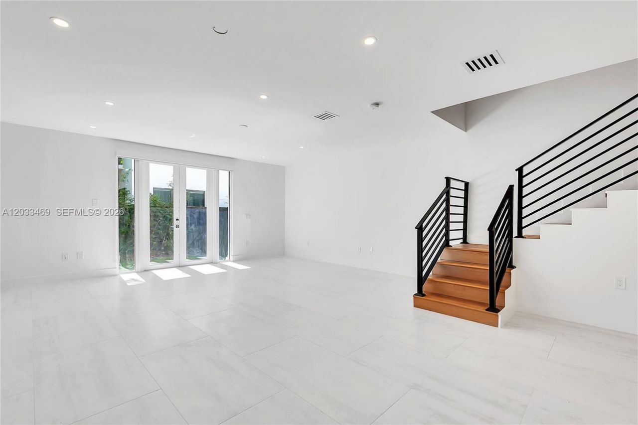 3384 Day Ave , Unit 3384, Miami, FL 33133 Photo