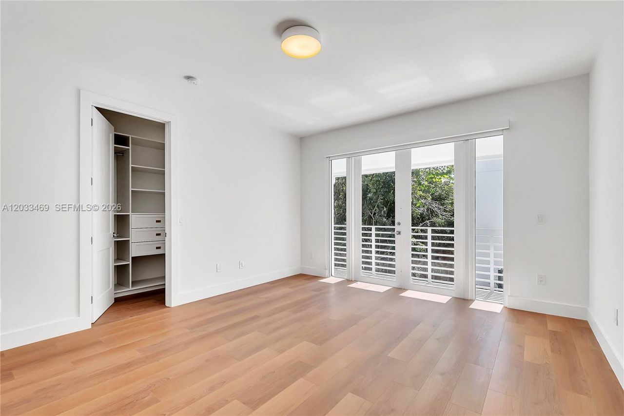 3384 Day Ave , Unit 3384, Miami, FL 33133 Photo
