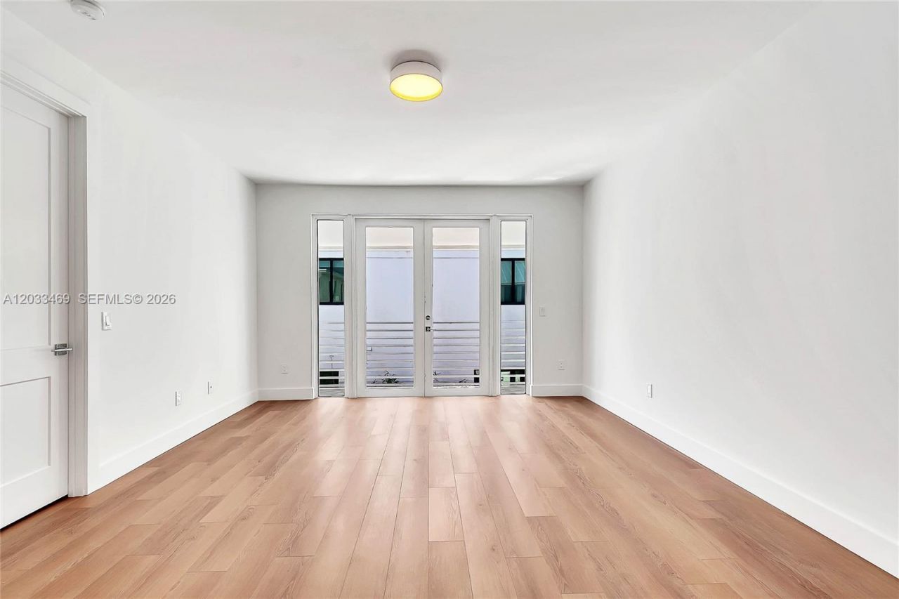 3384 Day Ave , Unit 3384, Miami, FL 33133 Photo