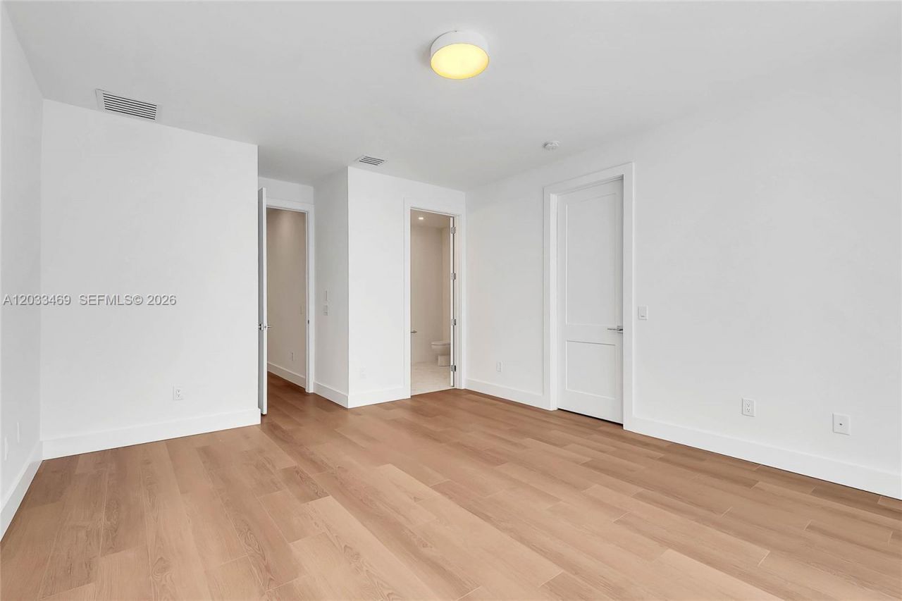 3384 Day Ave , Unit 3384, Miami, FL 33133 Photo