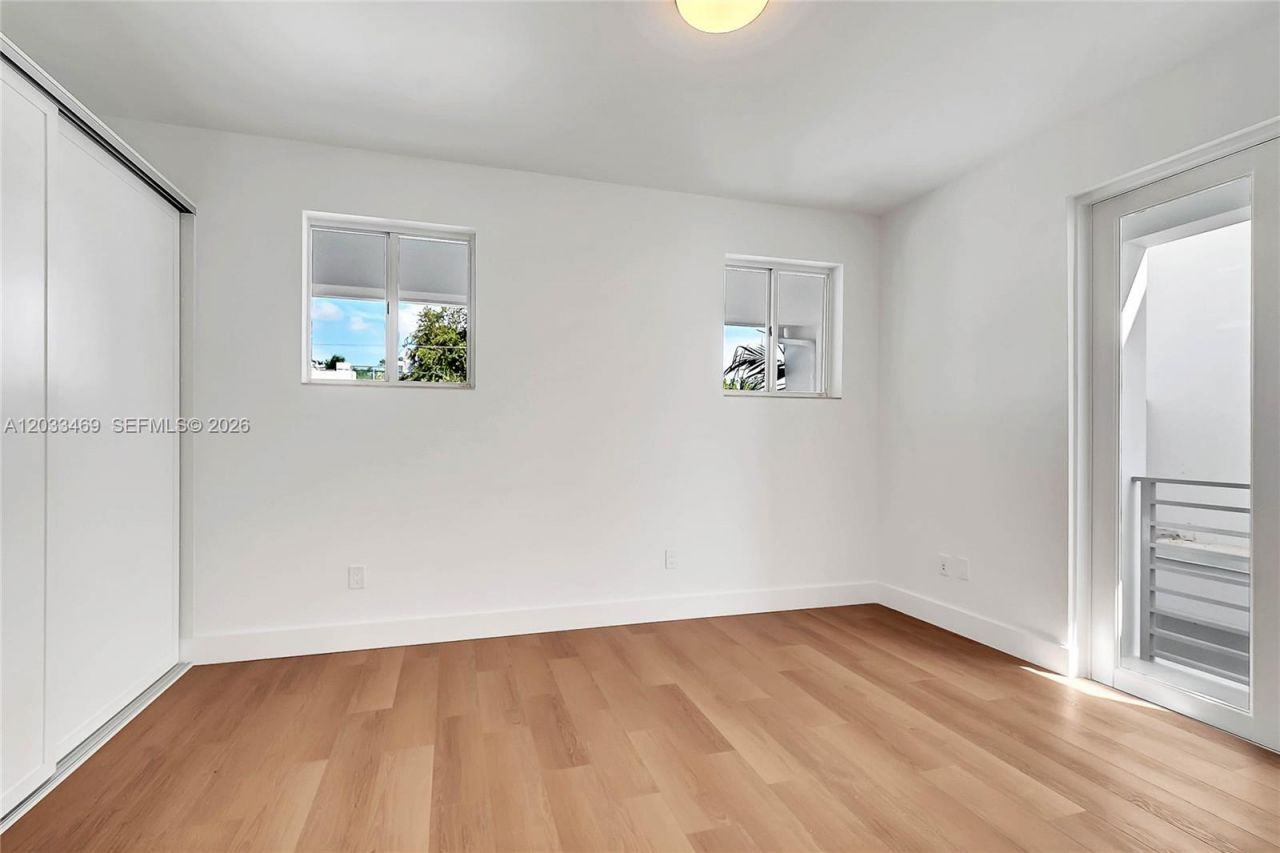 3384 Day Ave , Unit 3384, Miami, FL 33133 Photo