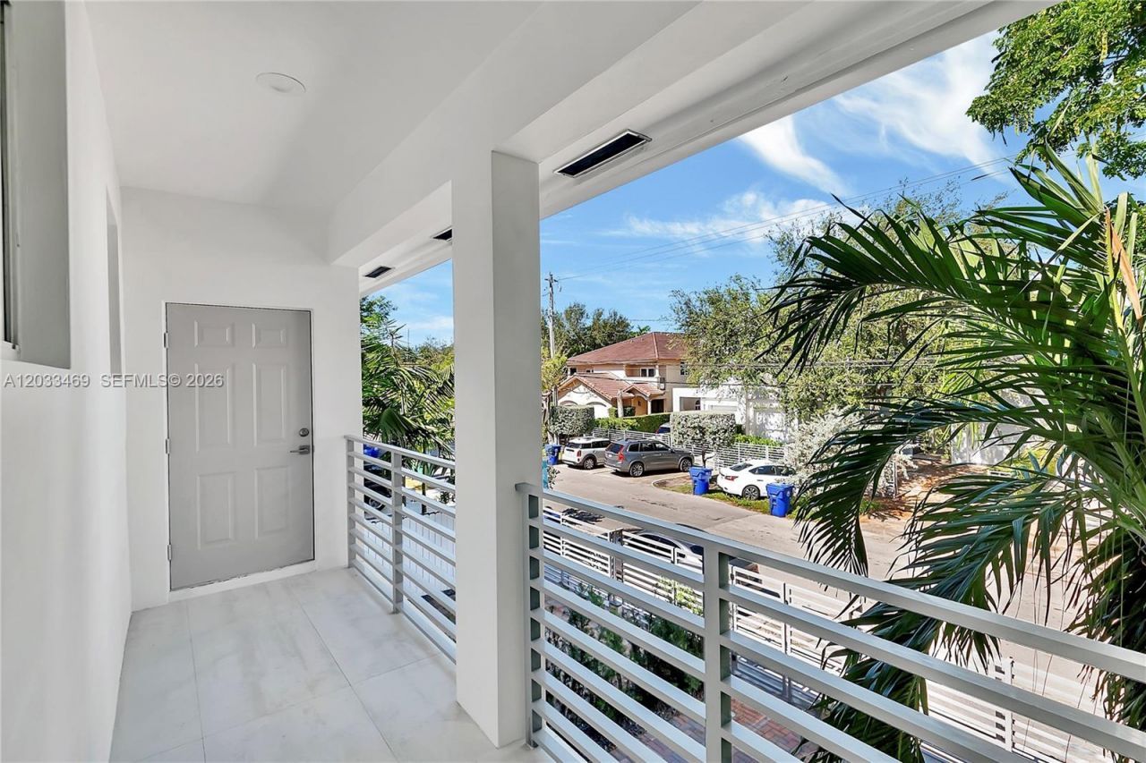 3384 Day Ave , Unit 3384, Miami, FL 33133 Photo
