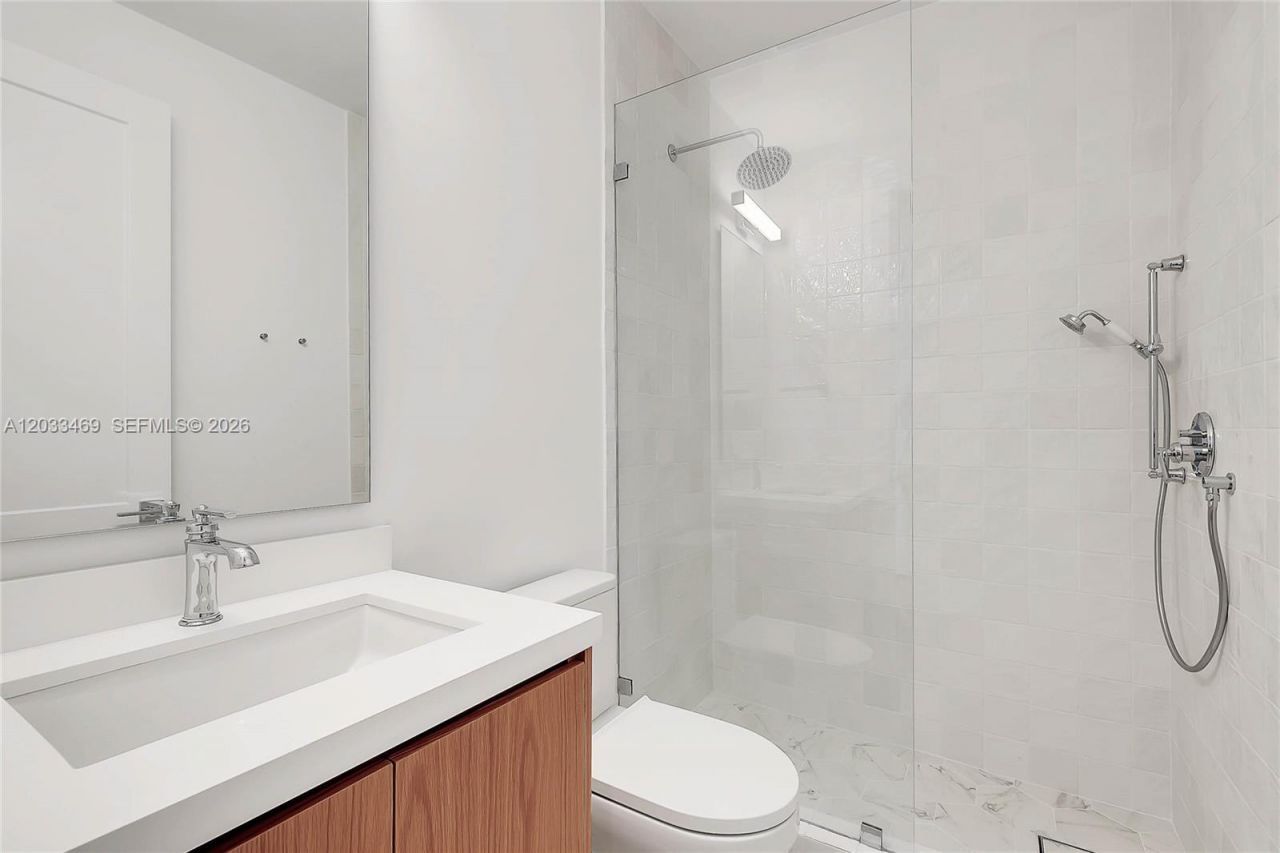3384 Day Ave , Unit 3384, Miami, FL 33133 Photo