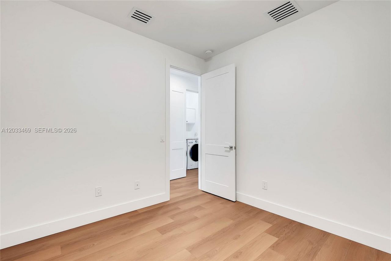 3384 Day Ave , Unit 3384, Miami, FL 33133 Photo