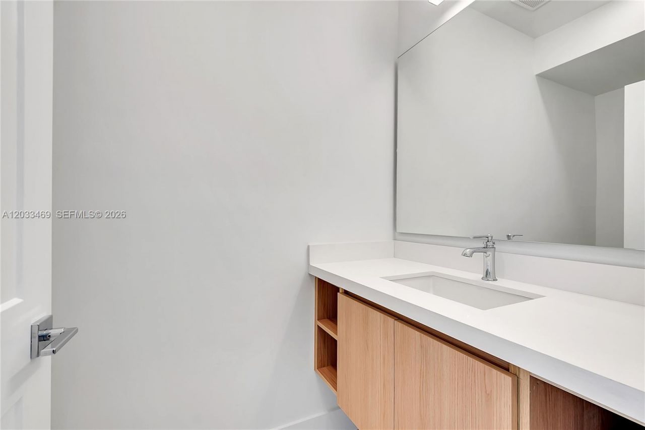 3384 Day Ave , Unit 3384, Miami, FL 33133 Photo