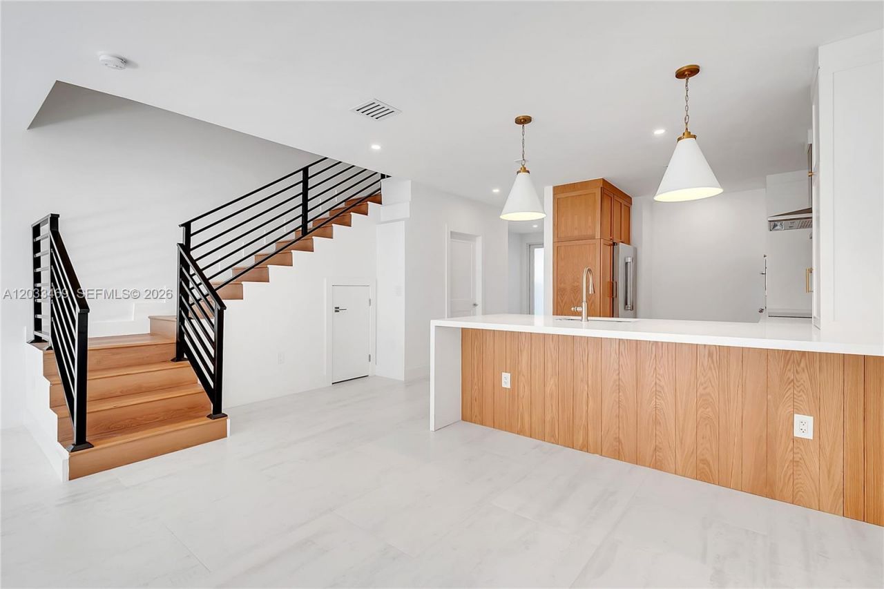 3384 Day Ave , Unit 3384, Miami, FL 33133 Photo