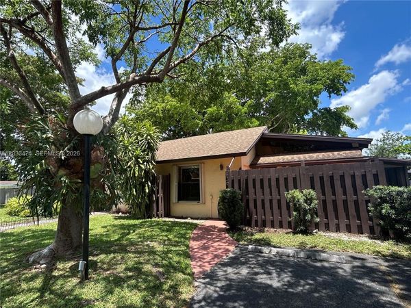 539 Briarwood Cir , Unit 2-57, Hollywood, FL 33024
