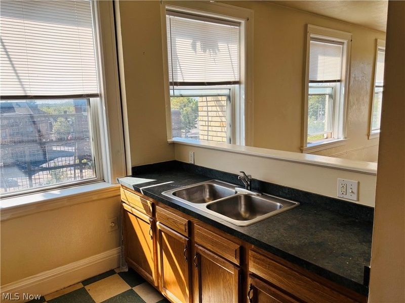 5644 Broadway Avenue, Unit 603, Cleveland, OH 44127 Photo 4