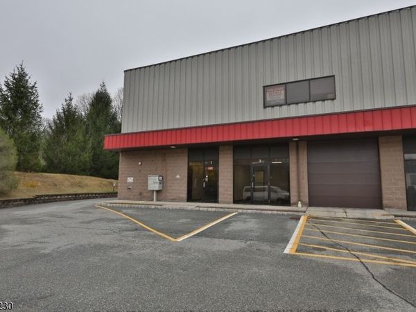 999 Willow Grove St, Hackettstown, NJ 07840