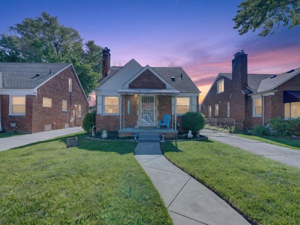 21500 Redmond Avenue, Eastpointe, MI 48021
