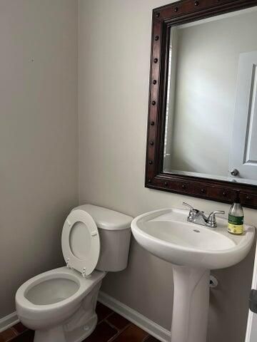 5007 Whitfield Court Court Photo 9