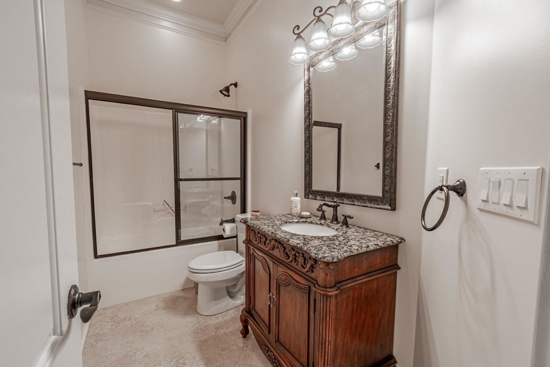1011 Bluffview Dr. Photo 38