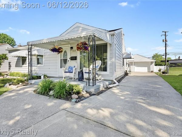 3223 S Stella Court, Trenton, MI 48183