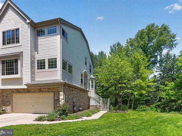 4073 WATERFORD DRIVE , CENTER VALLEY, PA 18034