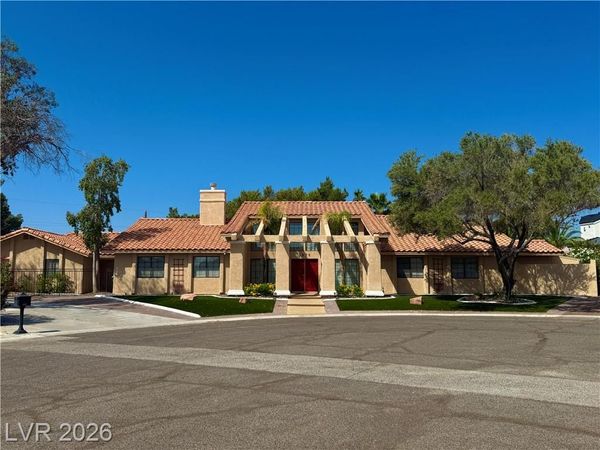 2975 Montessouri Street , Las Vegas, NV 89117