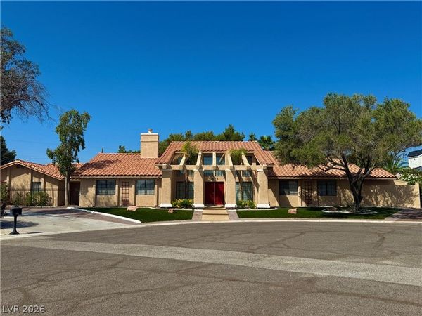 2975 Montessouri Street , Las Vegas, NV 89117