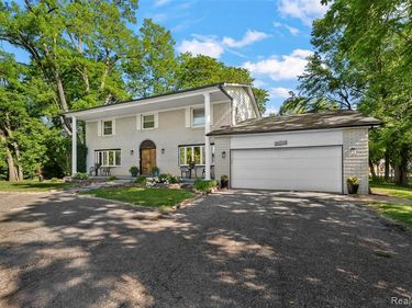 28700 W 14 Mile Road, West Bloomfield Twp, MI 48322