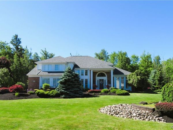 25 Lakeridge Drive , Orchard Park, NY 14127