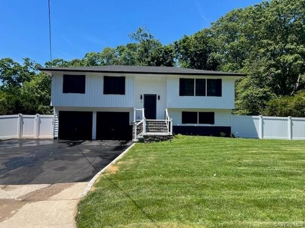 6 Barbara Avenue , Port Jefferson Station, NY 11776