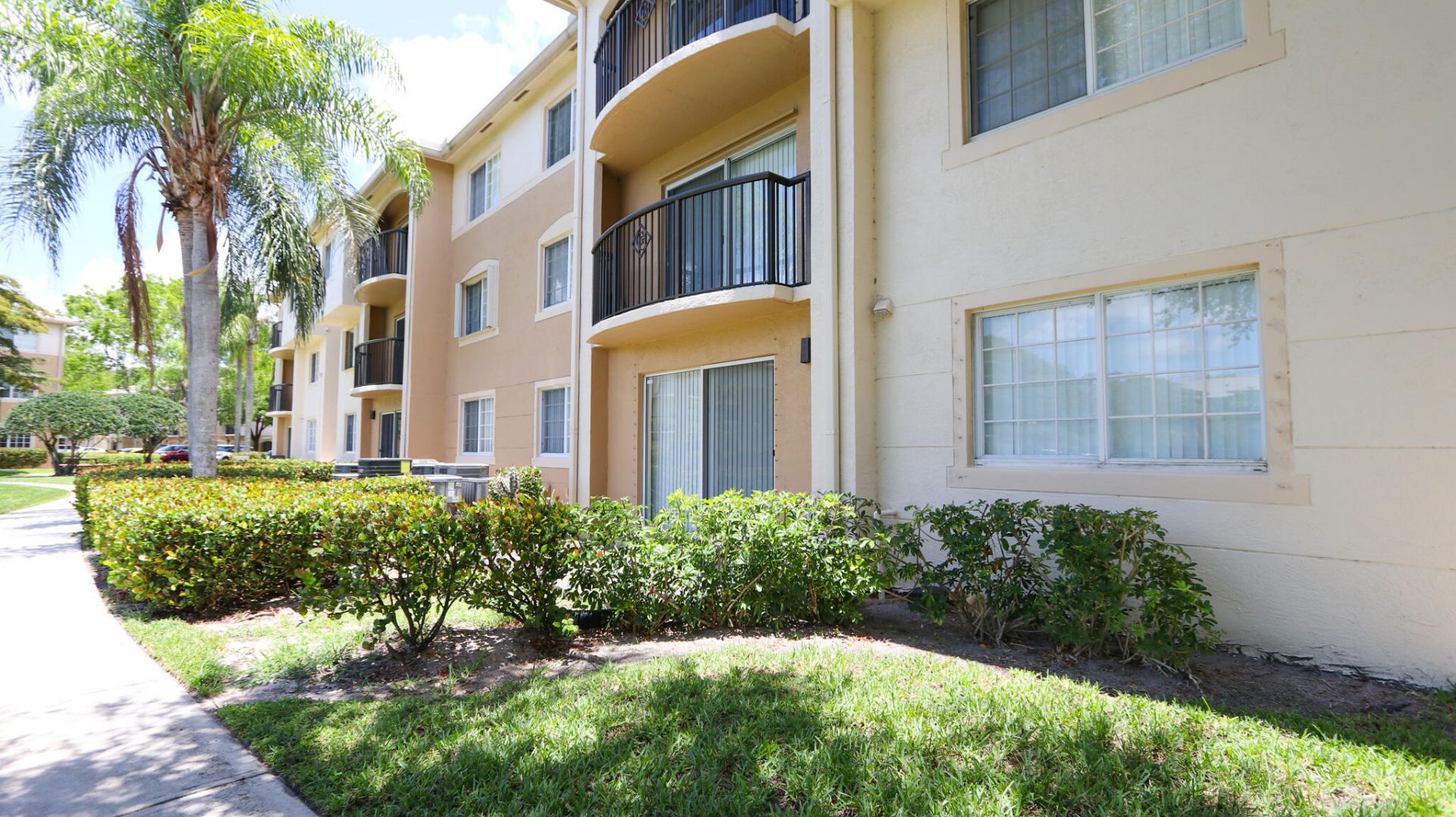 500 N Crestwood Ct Court N, Unit 502, Royal Palm Beach, FL 33411 Photo