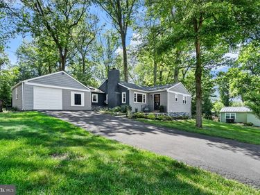 305 IRISH ROAD, BERWYN, PA 19312