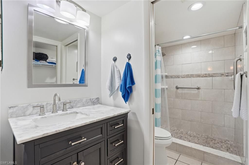 5625 Trailwinds Dr , Unit 411, Fort Myers, FL 33907 Photo