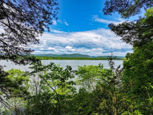 185 Holmes Lane, Shoreham, VT 05770
