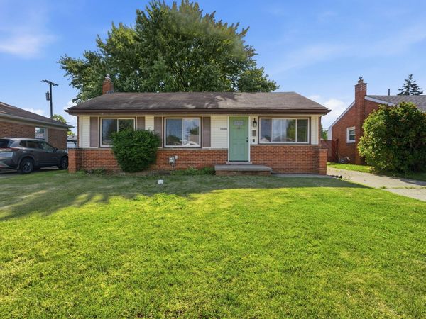 28604 Bohn Street, Roseville, MI 48066