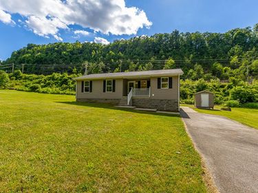 566 Lantern Way, Frenchburg, KY 40322