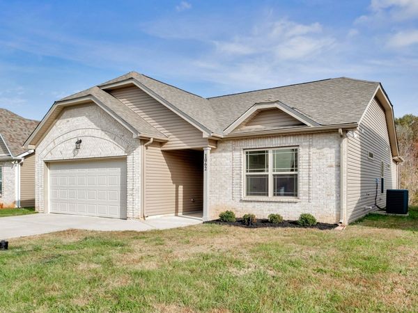 1062 Berra Dr , Springfield, TN 37172